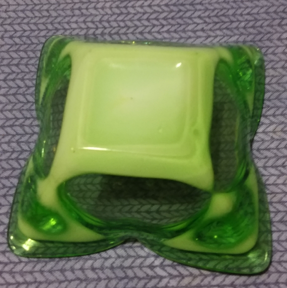 Vintage MCM cased green art glass dish - Picture 2 of 4